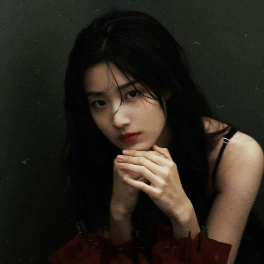 皮裘大衣女人封面